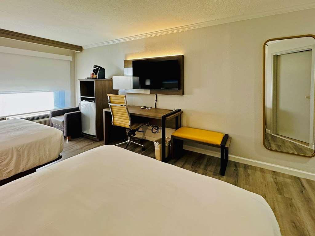 Comfort Inn & Suites Houston I-10 West Energy Corridor Room photo