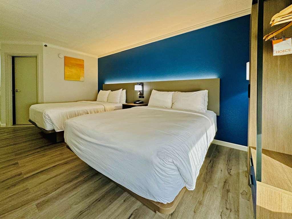 Comfort Inn & Suites Houston I-10 West Energy Corridor Room photo