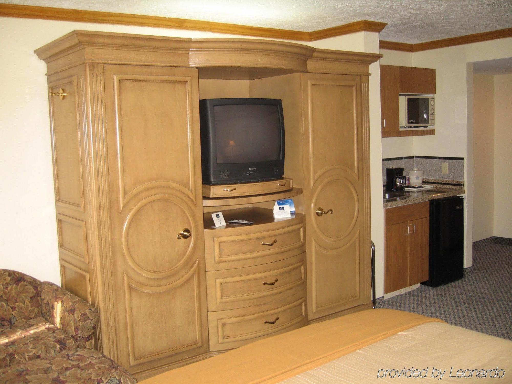 Comfort Inn & Suites Houston I-10 West Energy Corridor Room photo